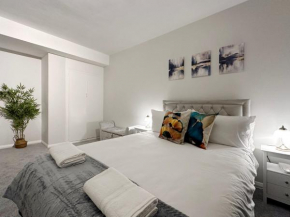 Zoey Place near Thames River - 2 Double Beds, 1 Single Bed, Spacious, Ideal for Families
